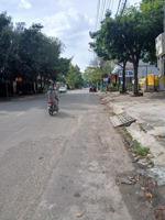 bán gấp đất cách siêu thị go ql1k chỉ 1km, vị trí kinh doanh tốt, dt 6,4m*16m, đường 20m, sổ hồng