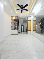 nhà thạch bàn 6.350tỷ 33m2 x 5tầng 3 phòng ngủ