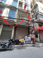 vị trí siêu đẹp-phố chùa láng 46m*5t*mt4,5m*giá 14,3 tỷ-dân xây-2thoáng-ô chờ thang máy-kd-ở sướng.