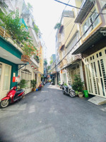 gần mặt tiền đường, nhà đang cho thuê giá cao ,ngay trung tâm quận 1.. dòng tiền hơn 400tr / 1 năm