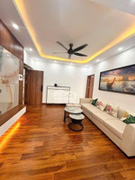 bán căn hộ 2 ngủ -tầng trung- phố thái hà