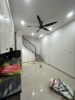 5 tầng xây mới. trung tâm đống đa- 20m ra mặt phố trung phụng. 6,15 tỷ