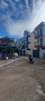 nhà 3 tầng đhspkt hẻm xe tải lê văn chí linh trung, thủ đức giá 9,5 tỷ chủ bán gấp_ ngộp bank