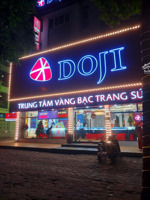 mặt bằng kinh doanh mặt phố nguyễn văn huyên dt 200m2 mt 12m. lô đẹp ngã tư, phù hợp nhiều mô hình