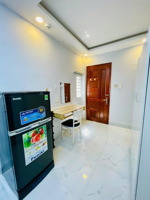 phòng trống full nội thất có cửa sổ trời ngay đh sài gòn, đh hoa sen, metro bến thành