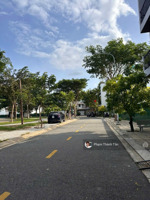 bán nhà có sổ hồng, đối diện công viên, hướng đông nam mát mẻ