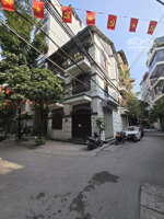 cho thuê nhà mặt phố linh lang. dt100m2x5t. mỗi tầng 2p. ô tô tránh, vỉa hè 3m. kinh doanh đỉnh