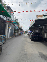 rẻ.. rẻ hơn cả đầu tư.. một đời chủ duy nhất taxi tới nhà 3 tầng .. chính chủ tự xây kiên cố.n 4tỷ