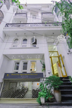 ngộp bank bán khách sạn 7 tầng hxh cửu long, p2, tân bình (dt: 8x18m) hđt 200tr. giá 42 tỷ