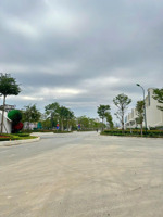 hiếm: nhà đẹp 38m , ô tô đỗ cửa + thang máy + lô góc 2 mặt siêu thoáng