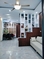 quán tình -giang biên: e hà có căn nhà dân xây, full nội thất, vài bước ra ô tô tránh, giá 6.x tỷ