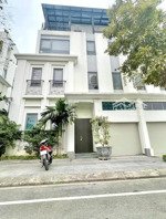 cần cho thuê biệt thự khu the manor nguyễn xiển. lô góc dt 160m2 x 4 tầng, thang máy