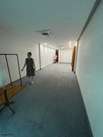 cho thuê nhà mặt phố quán thánh: dt 110m2 x 2,5 tầng, mt 3m, nhà mới, giá 15 tr/th