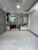 bán nhà 5 tầng phố thạch bàn, sau aeon long biên dt 32m2 gồm 3 ngủ 4wc, ôtô đỗ cổng, giá 5,85 tỷ