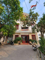 chính chủ bán căn nhà 3 tầng diện tích 80m2 ngay sát công viên , view hồ chỉ 4,15 tỷ- ô tô tránh