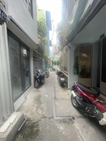 bán nhà 3 tầng nhỏ xinh 1,95 tỷ hẻm 3 gác cách mạng tháng 8 ngày chợ hoà hưng phường 11 quận 3