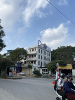 cho thuê mbkd phố trần quốc hoàn cực đẹp - 100mx3t - mặt tiền 8m - vỉa hè siêu rộng