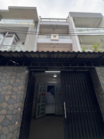 dành cho anh/ chị ko thích nhà đẹp- mê diện tích to- 63m2- 3 tầng lầu- chính chủ lâu đời- 4 phòng n