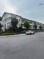 bán shophouse diện tích lớn 3 mặt thoáng cực đẹp trong khu đô thị singapore,thuê được giá ngay.