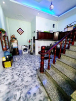 hơn 5 tỷ
nhà 1 trệt 2 lầu gần đường hai bà trưng, đông hòa, dĩ an - dt : 75m, ngang 5m x 13m,