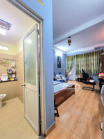 nhà phú nhuận- 70m2- ngang 4.2m- 4 phòng ngủ- sân để 5xe máy- cách mt vài bước