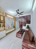 chú hoan làm cùng công ty tôi. nhờ gửi bán gấp căn nhà văn quán. về quê ăn dưỡng tuổi già v