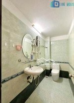 mặt tiền ngay hoàng hoa thám giáp sân bay quốc tế - 100m2 ngang 4.1m, có hẻm phụ xe hơi, 4 tầng.