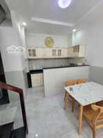 nhà đẹp lô góc hẻm xe hơi 3 tầng ngay đường số 8
gv
r diện tích 4.5x 8.2 ( 38m 2)
:. xây 3 tầng lô