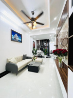 bán nhà cầu giấy, ngõ 3 gác phi, 1 ngoặt ra phố, thẳng tắp, full nội thất, 5 phòng cho thuê tốt.