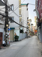 bán đất tặng nhà 5t chủ xây chắc chắn vẫn còn đẹp, ngõ thoáng, ô tô đỗ cửa, gần trường, chợ