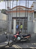 cần bán căn nhà 75,4m2 1 phòng khách,1 phòng ngủ,1 phòng bếp, tolet,sân rộng hẻm xe hơi