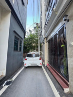 cạnh nhổn nhà 5 tầng đẹp ô tô đỗ cửa ngõ thông tứ tung
giá chỉ 5.x tỷ hàng hiếm khu vực