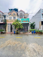 tôi chính chủ cần bán nhanh nhà lầu trệt khu dân cư lê phong dĩ an đường nhựa 8m cây xanh vỉa hè