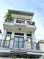 bán nhà 3 tầng gần biển cách chợ đầm 500m, góc 2 mặt tiền, tài chính thấp ở hoặc cho thuê tốt