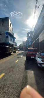 nhà mặt tiền đường kinh doanh sầm uất, p.tân phú, q9, 3 tầng 10.5t còn tl nhẹ