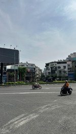 giảm 3tỷ . mt kinh doanh phan xích long - 4 x 20 - hầm 5 tầng - đang cho thuê 60trđ/tháng. 27 tỷ