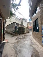 tôi chính chủ cần bán mảnh đất 3 mặt ngõ đường kim giang, giấy tờ đầy đủ, có thể thương lượng