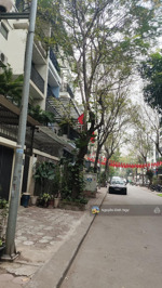 liền kề báo nhân dân xuân phương. 61m2 x4t. vỉa hè 3m.đường 15m. giá 18.5 tỷ. đầu tư là thắng