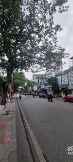 nhà trung tâm phố cổ ngay sau mặt đường nguyễn đức cảnh ô tô vào tận nhà 2 mặt tiền thoán