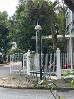 cho thuê biệt thự phú mỹ hưng khu compound, nhà đẹp căn góc, cạnh công viên, 9m x18m, sân vườn, 4pn