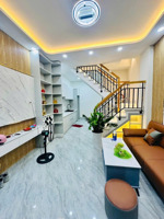 nhà mới đón xuân 4,35 tỏi .dt 4x8m 2 tâng nhà sổ hồng. gần khu cư xá ngân hàng