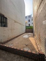 nhỉnh 5 tỷ có lô đất 40m2 đường trước nhà ô tô tải vào nhà gần chợ, trường học 1.2.3 ,eon, vĩnh tuy