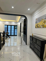 tây hồ - cách mặt phố vài bước chân ra phố - ô tô đỗ cửa - sân riêng - hiế.m - giá tốt vị trí: v