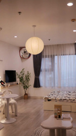 cho thuê căn studio phân khu pavilion 2 hầm xe, đủ nội thất 