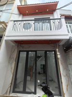 nhà mới dọn vào ở ngay, thuận tiện qua các quận trung tâm.