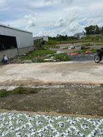 chính chủ cần bán lô đất vị trí đẹp, đối diện e city tân đức