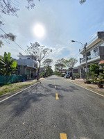 bán đất biệt thự 7.5x20m, đường d11 kdc châu thới p.bình an gần làng đại học