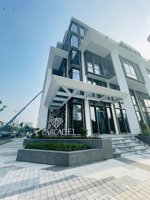 nhà phố 5 tầng khu larcade-1 góc 2 mặt tiền đường 30m -phú mỹ hưng quận 7