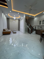 bán nhà 4 tầng đẹp sân cổng riêng ngõ thẳng cực nông