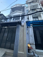 nhà chính chủ gủi cần cho thuê gấp phường 14 gò vấp dt: 5 x 15m đúc 2 tấm giá thuê: 13tr/1 tháng